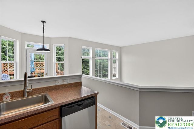 1071 King Way, Upper Macungie Twp, PA 18031
