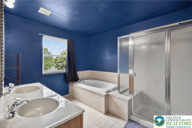 1071 King Way, Upper Macungie Twp, PA 18031