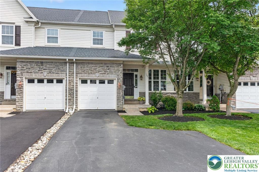 1071 King Way, Upper Macungie Twp, PA 18031