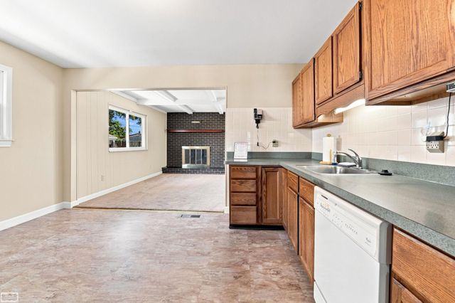 30648 Calahan Street, Roseville, MI 48066