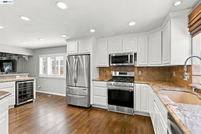 1017 Hatchcover Pl, Manteca, CA 95337