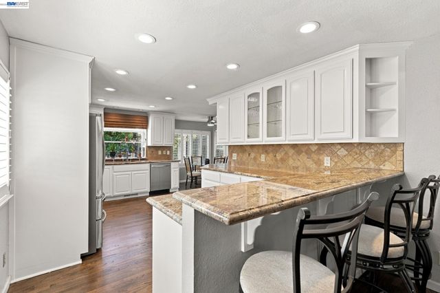 1017 Hatchcover Pl, Manteca, CA 95337