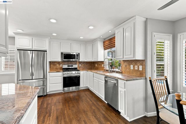 1017 Hatchcover Pl, Manteca, CA 95337