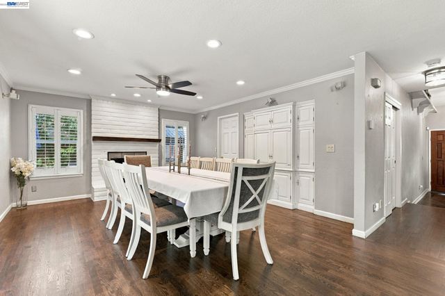 1017 Hatchcover Pl, Manteca, CA 95337