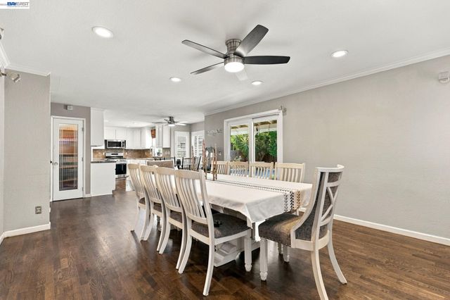 1017 Hatchcover Pl, Manteca, CA 95337