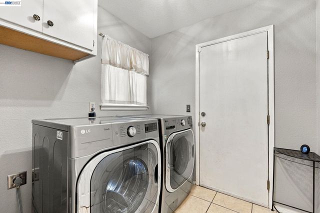 1017 Hatchcover Pl, Manteca, CA 95337