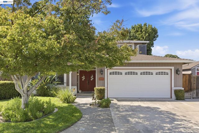 1017 Hatchcover Pl, Manteca, CA 95337