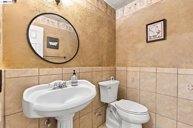 1017 Hatchcover Pl, Manteca, CA 95337