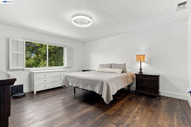 1017 Hatchcover Pl, Manteca, CA 95337