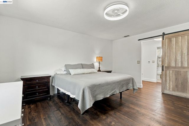 1017 Hatchcover Pl, Manteca, CA 95337