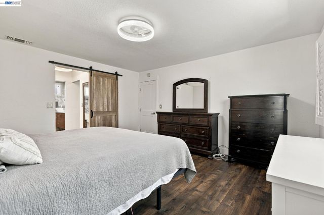 1017 Hatchcover Pl, Manteca, CA 95337