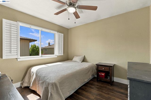 1017 Hatchcover Pl, Manteca, CA 95337
