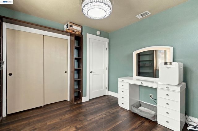 1017 Hatchcover Pl, Manteca, CA 95337