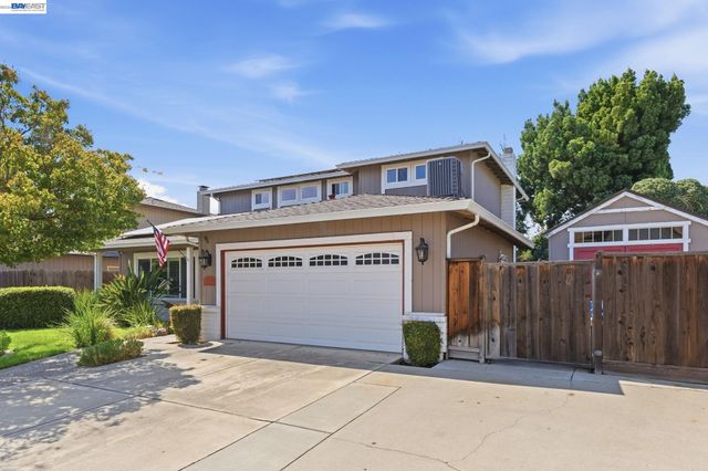 1017 Hatchcover Pl, Manteca, CA 95337