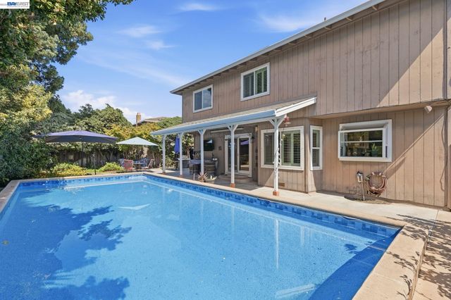 1017 Hatchcover Pl, Manteca, CA 95337