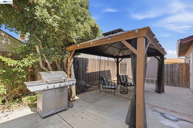 1017 Hatchcover Pl, Manteca, CA 95337