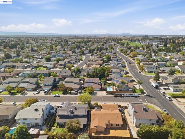 1017 Hatchcover Pl, Manteca, CA 95337