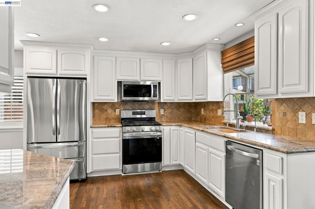 1017 Hatchcover Pl, Manteca, CA 95337