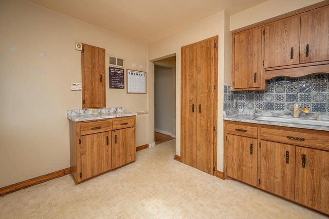 4462 S Lake DRIVE, Cudahy, WI 53110