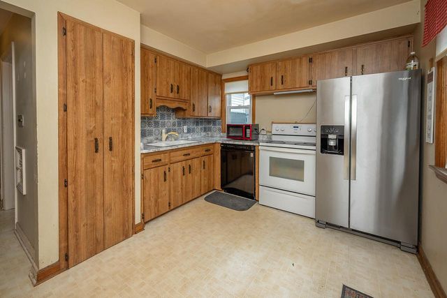 4462 S Lake DRIVE, Cudahy, WI 53110