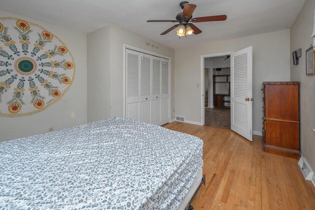 4462 S Lake DRIVE, Cudahy, WI 53110