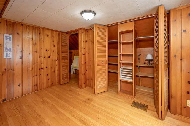 4462 S Lake DRIVE, Cudahy, WI 53110