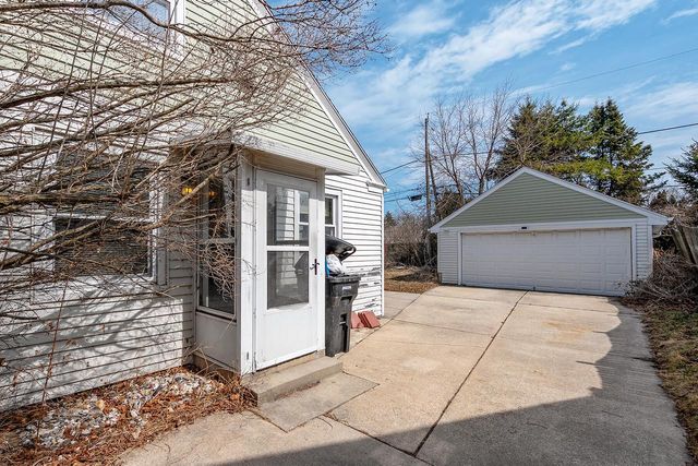 4462 S Lake DRIVE, Cudahy, WI 53110