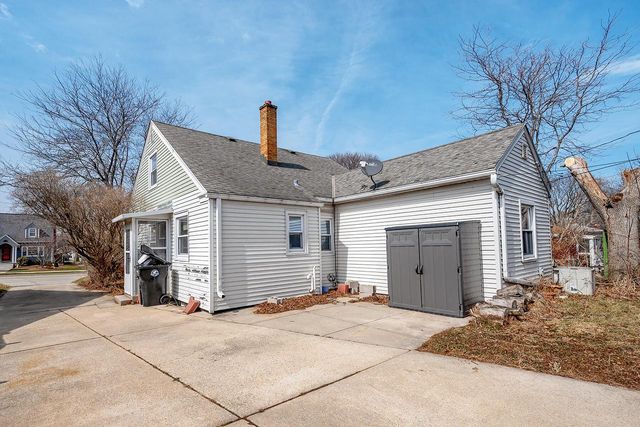 4462 S Lake DRIVE, Cudahy, WI 53110