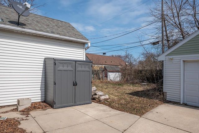 4462 S Lake DRIVE, Cudahy, WI 53110