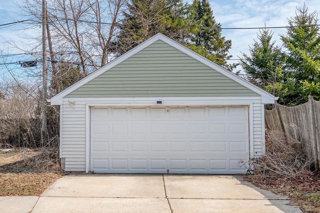 4462 S Lake DRIVE, Cudahy, WI 53110