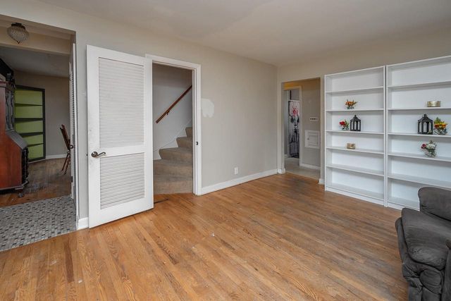 4462 S Lake DRIVE, Cudahy, WI 53110