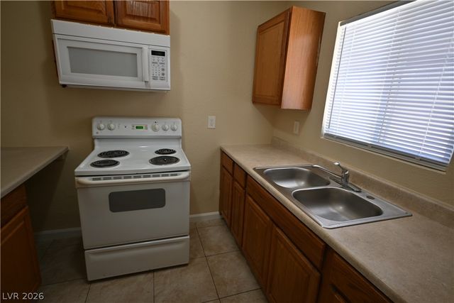 320 North 16th Street 2, Las Vegas, NV 89101