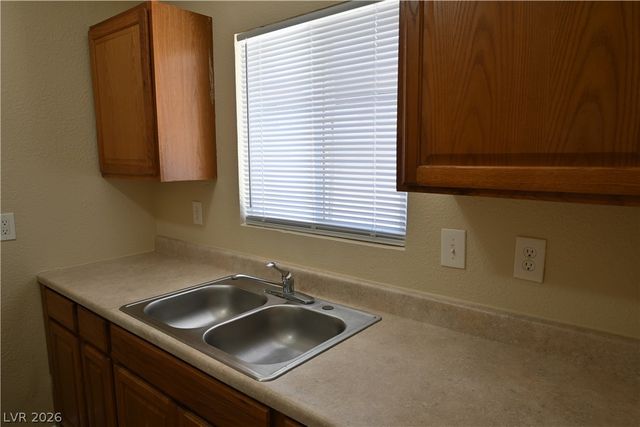 320 North 16th Street 2, Las Vegas, NV 89101