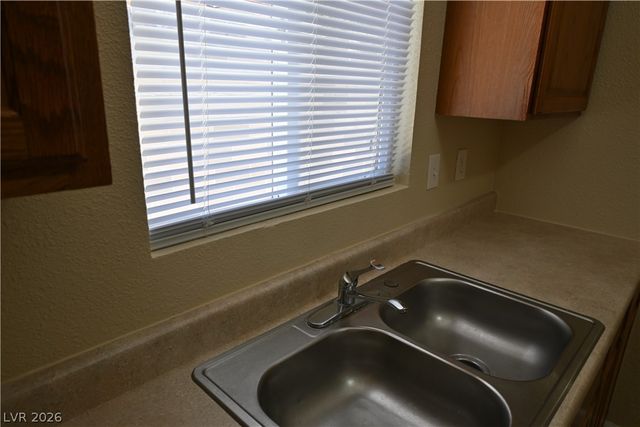 320 North 16th Street 2, Las Vegas, NV 89101