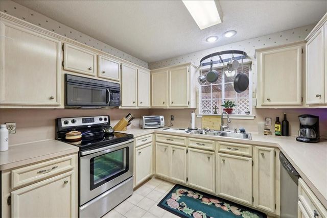 38 Sandelwood Trail, Beaumont, TX 77706