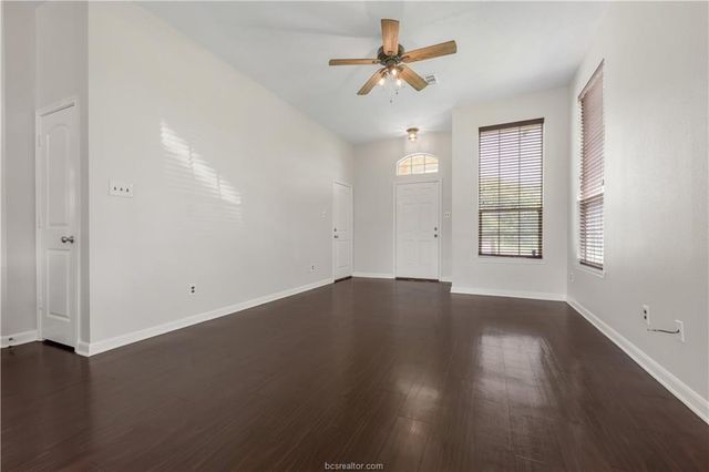 2031 Positano Loop, Bryan, TX 77808