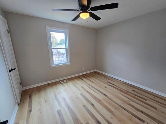 327 E Hunt AVENUE, Twin Lakes, WI 53181