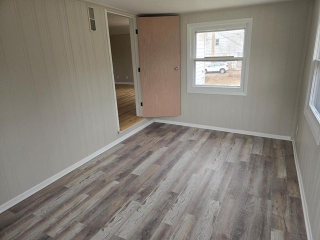 327 E Hunt AVENUE, Twin Lakes, WI 53181