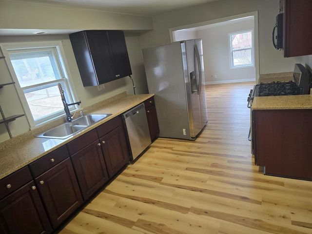 327 E Hunt AVENUE, Twin Lakes, WI 53181