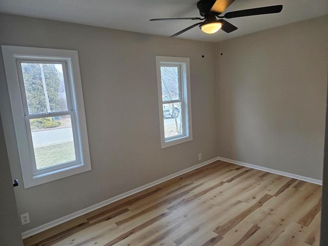 327 E Hunt AVENUE, Twin Lakes, WI 53181