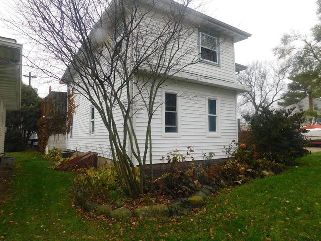 327 E Hunt AVENUE, Twin Lakes, WI 53181