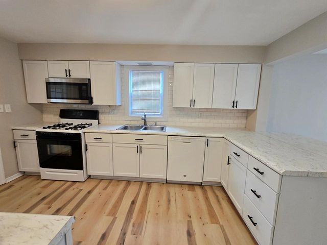 327 E Hunt AVENUE, Twin Lakes, WI 53181