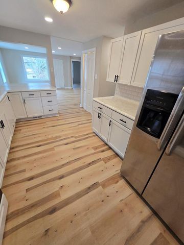 327 E Hunt AVENUE, Twin Lakes, WI 53181