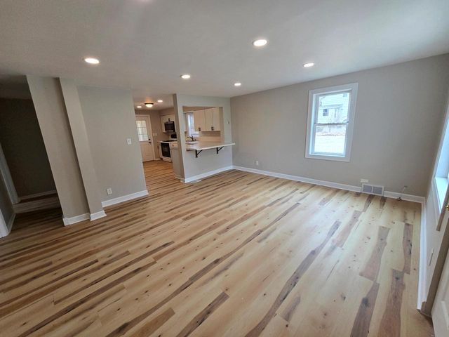 327 E Hunt AVENUE, Twin Lakes, WI 53181