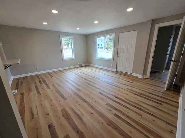 327 E Hunt AVENUE, Twin Lakes, WI 53181