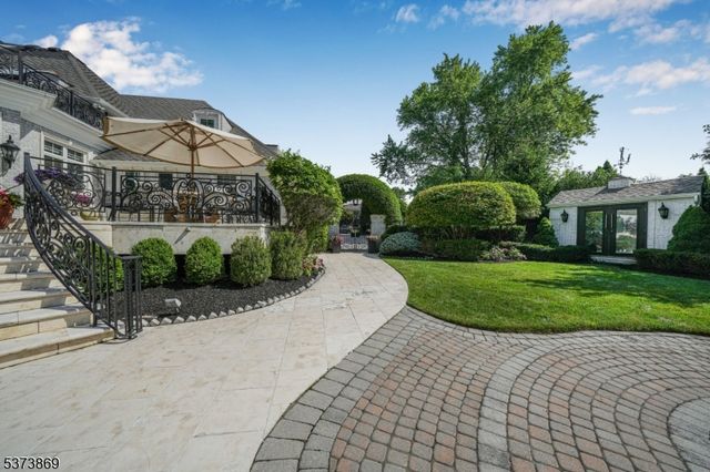 22 Fawn Drive, Montville Twp., NJ 07045