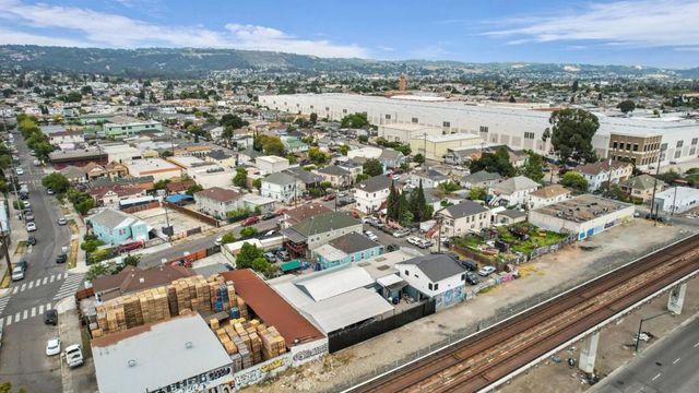 909 53rd Avenue, Oakland, CA 94601