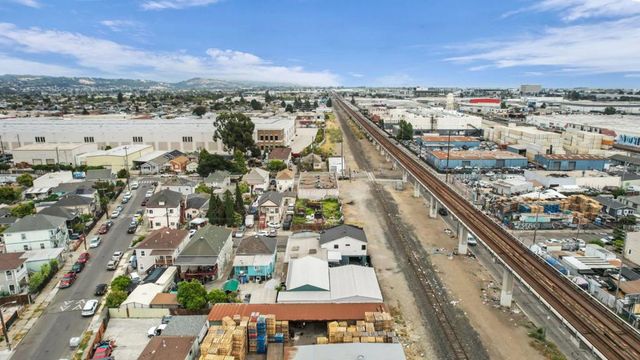 909 53rd Avenue, Oakland, CA 94601