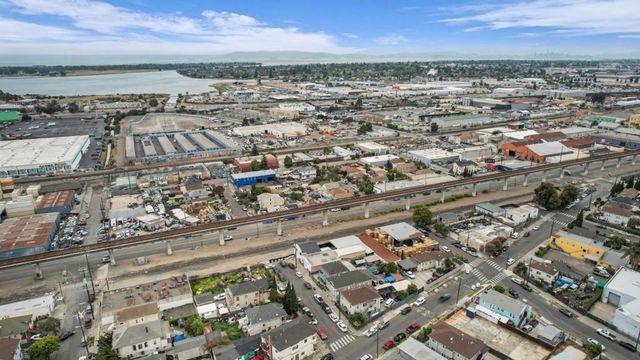 909 53rd Avenue, Oakland, CA 94601
