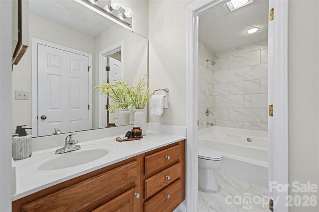 5866 Harris Grove Lane, Charlotte, NC 28212